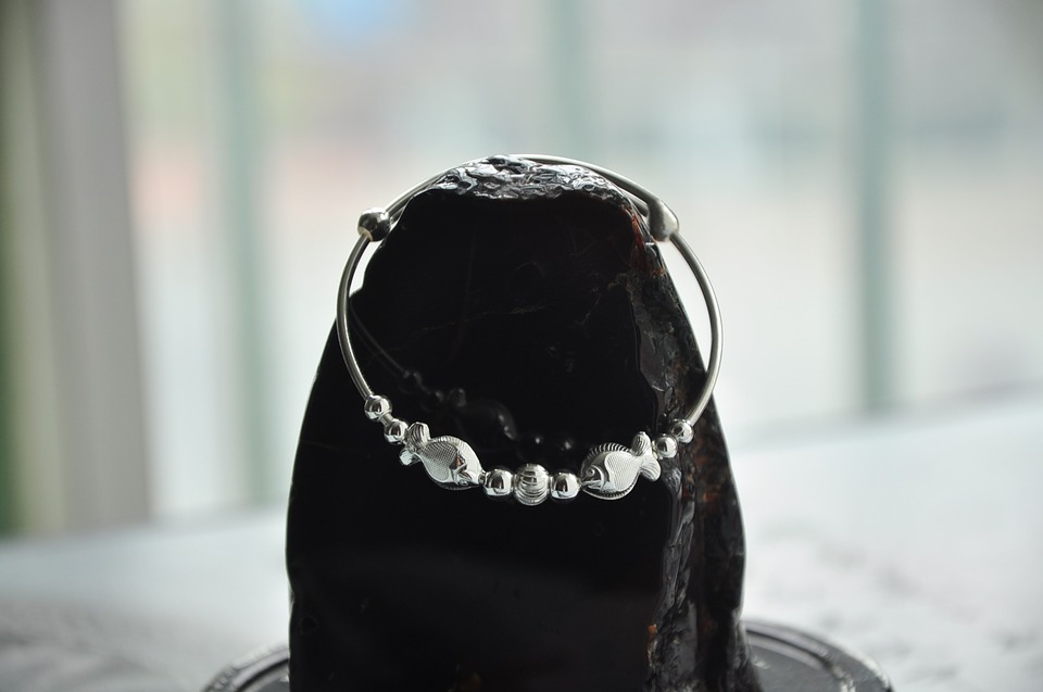 Srebrne kulki i koralki: bez nich bransoletki byłyby nudne! Srebrne kulki i koralki: bez nich bransoletki byłyby nudne!