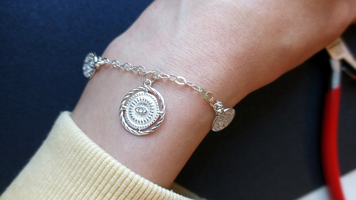 Jak zrobić bransoletkę? Jakie wybrać zawieszki? Jak zrobić bransoletkę? Jakie wybrać zawieszki?