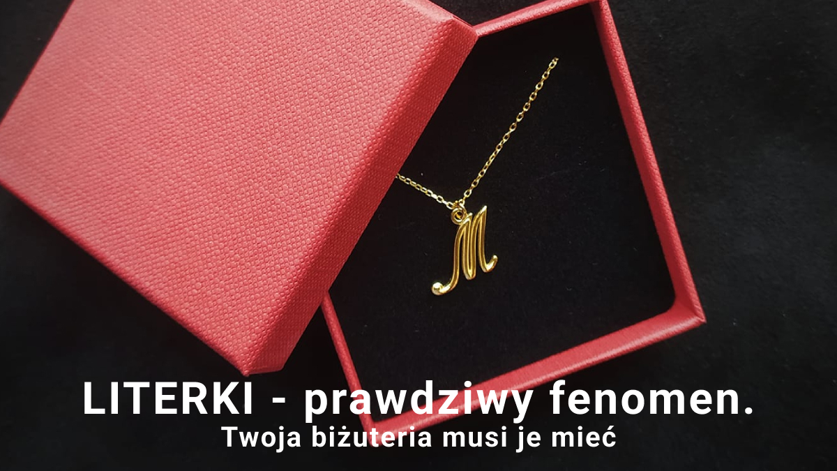 Wisiorki literki to już prawdziwy fenomen. Twoja biżuteria musi je mieć Wisiorki literki to już prawdziwy fenomen. Twoja biżuteria musi je mieć