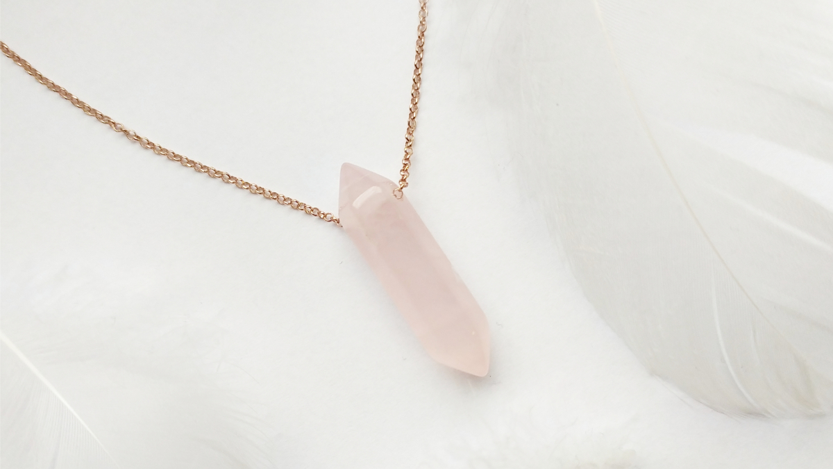 Kamień naturalny Kwarc różowy - grot, sopel, amulet - duży 32x9 mm