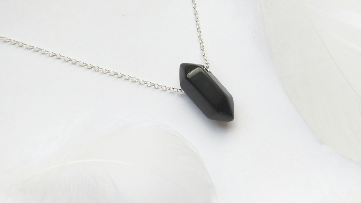 Kamień naturalny Onyks - grot, sopel, amulet - mały 20x9 mm